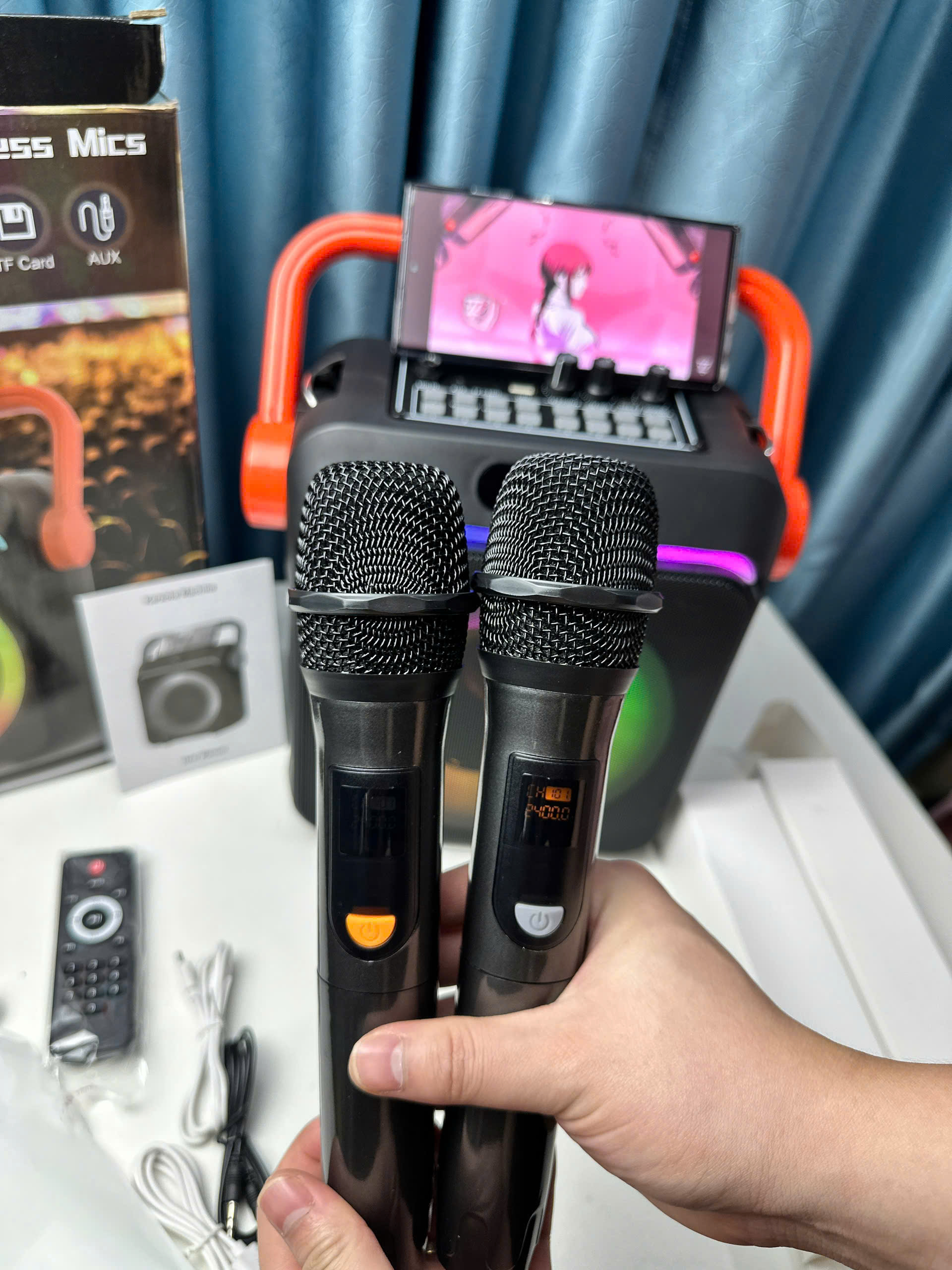 LOA KARAOKE DI ĐỘNG KÈM 2 Micro Điều Khiển Không Dây Hàng Amazon - Ảnh 10