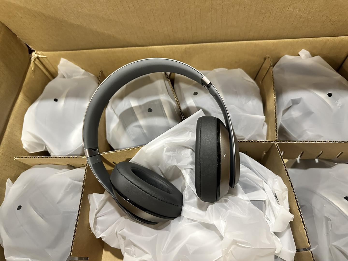 Tai nghe Beats Studio 2 wireless ( Bản không dây ) - Bluetooth 4.0 | Pin 20h | Chống ồn ANC | Jack cắm 3.5mm - Ảnh 15