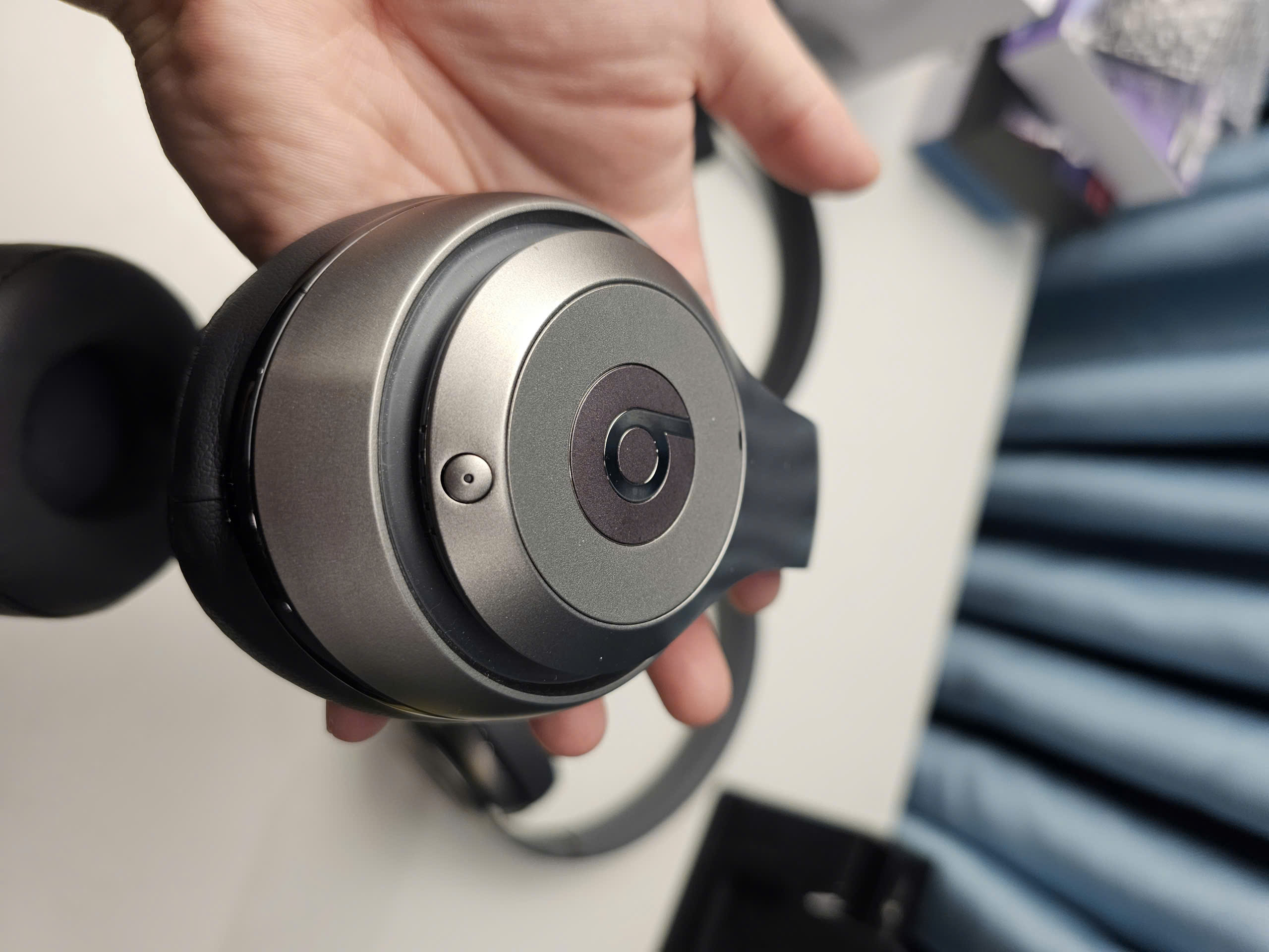 Tai nghe Beats Studio 2 wireless ( Bản không dây ) - Bluetooth 4.0 | Pin 20h | Chống ồn ANC | Jack cắm 3.5mm - Ảnh 10